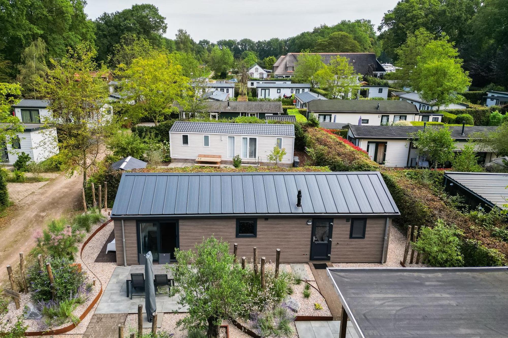 Modern Ingericht Chalet Op Groen Park Op De Veluwe 에페 외부 사진