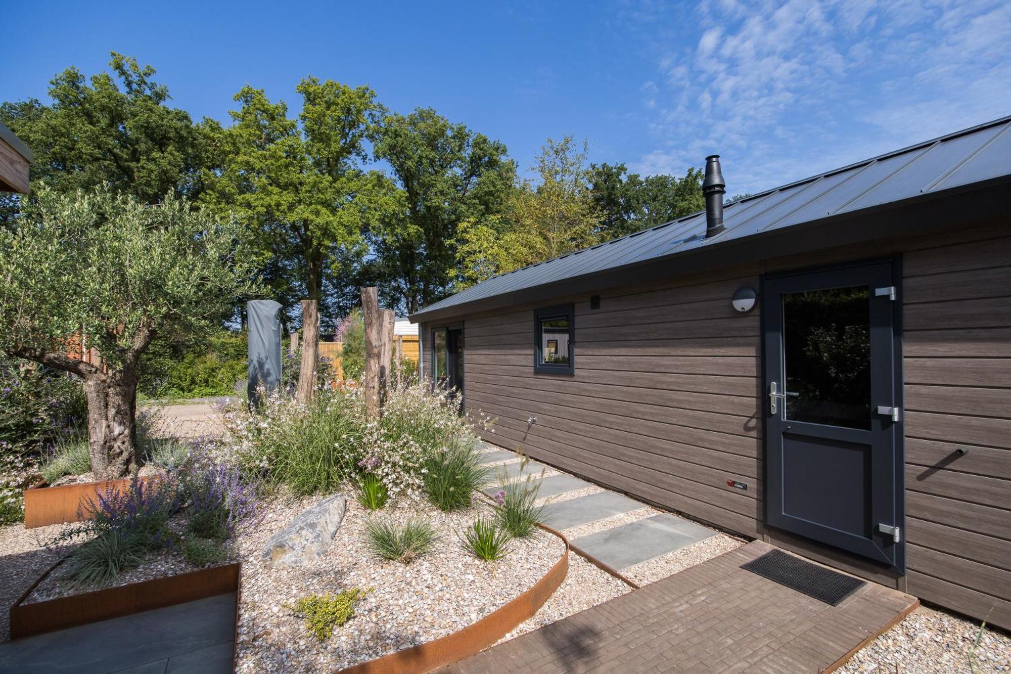 Modern Ingericht Chalet Op Groen Park Op De Veluwe 에페 외부 사진