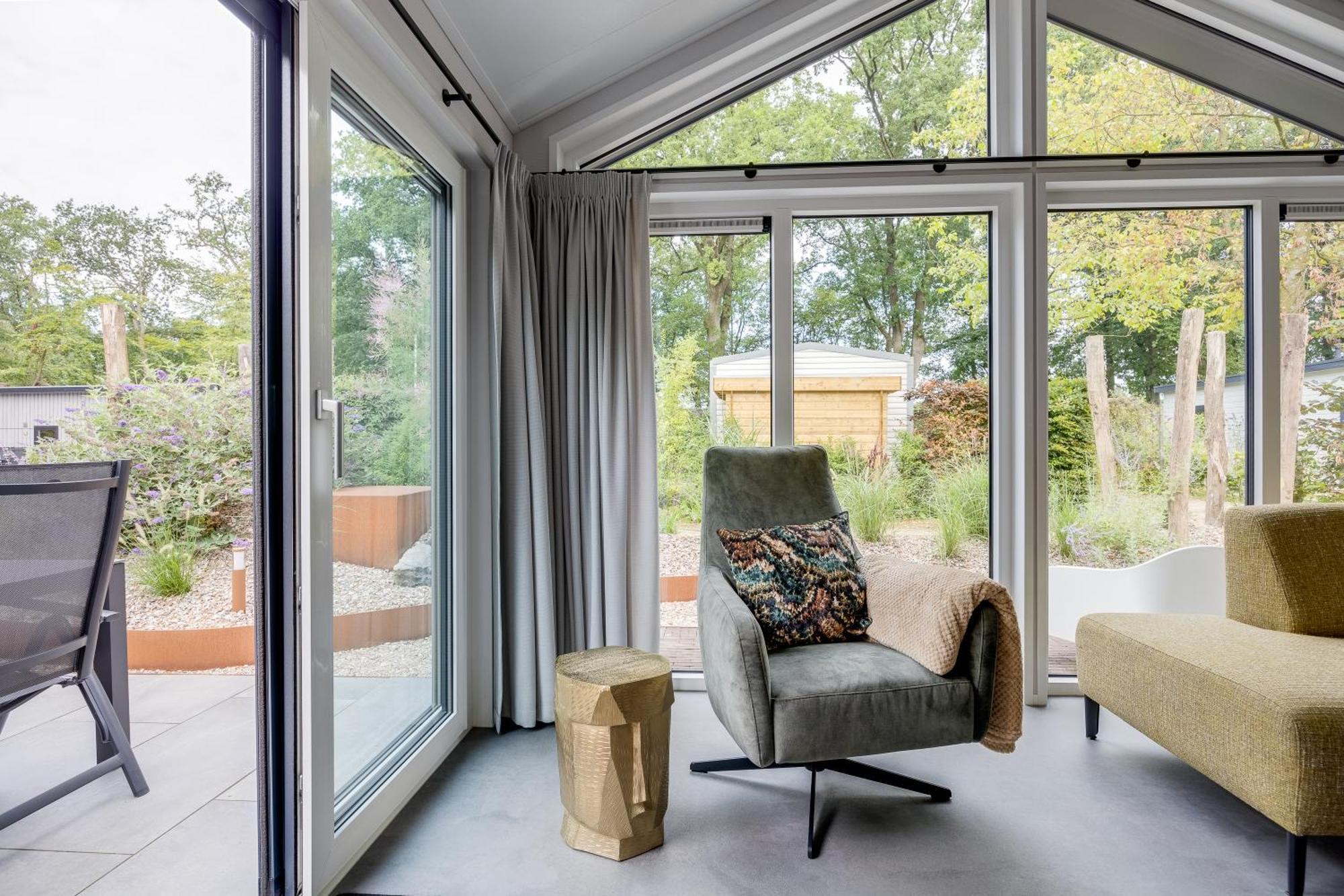 Modern Ingericht Chalet Op Groen Park Op De Veluwe 에페 외부 사진