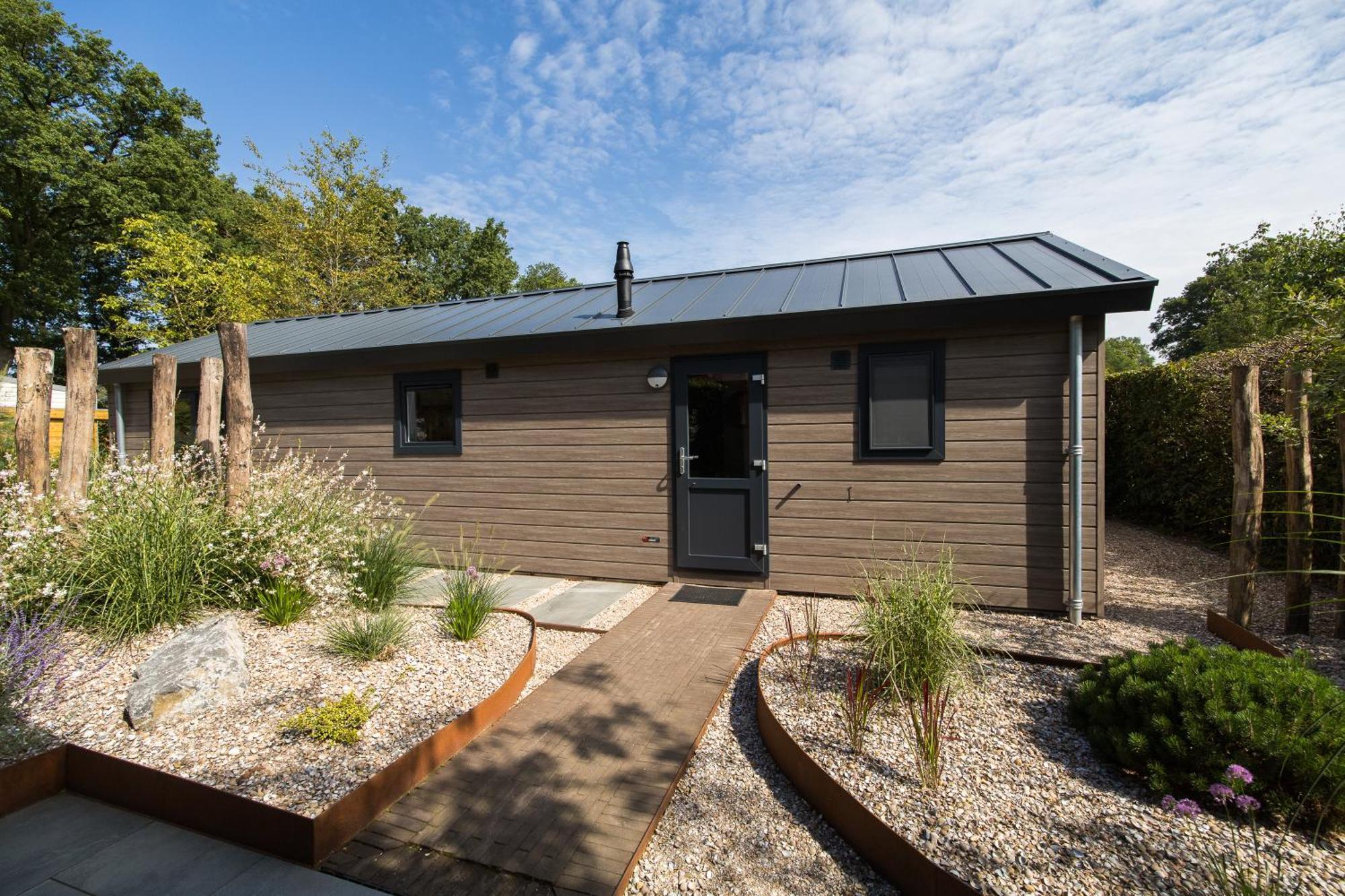 Modern Ingericht Chalet Op Groen Park Op De Veluwe 에페 외부 사진