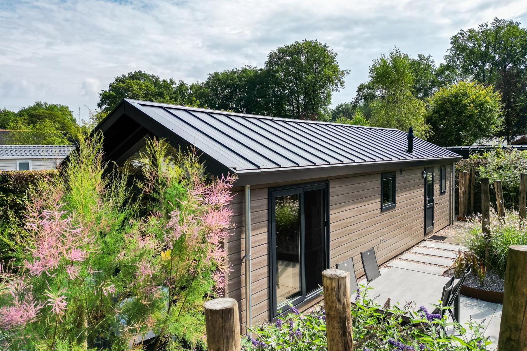 Modern Ingericht Chalet Op Groen Park Op De Veluwe 에페 외부 사진