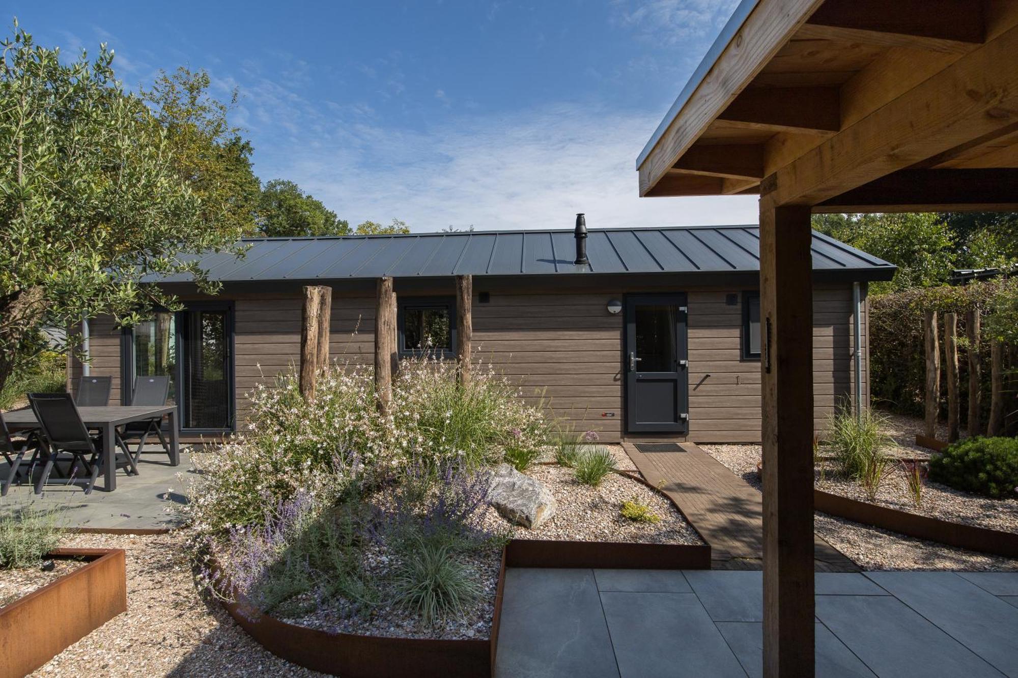 Modern Ingericht Chalet Op Groen Park Op De Veluwe 에페 외부 사진